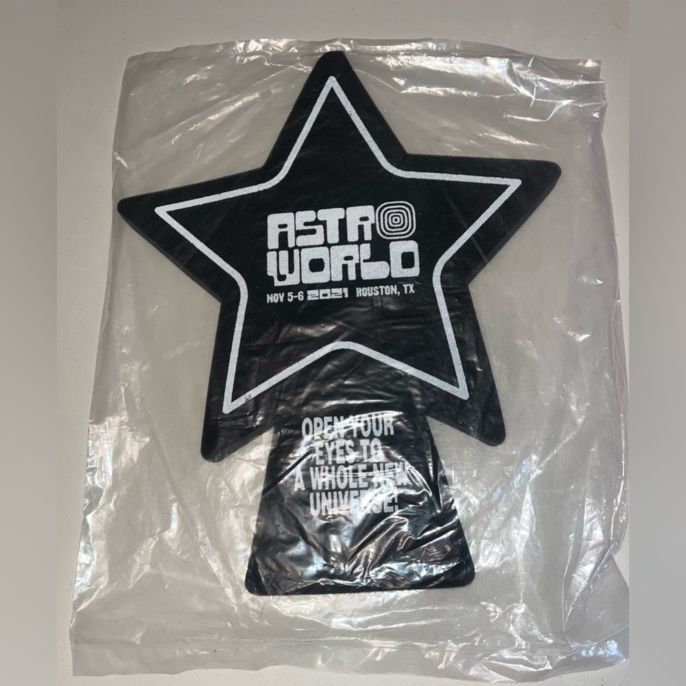 NEW Travis‎ Scott Astroworld, - Official Merch -  Foam Finger Black 18 X 15